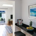 Garden Apartment With Hot Tub