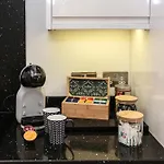 Garden Apartment With Hot Tub