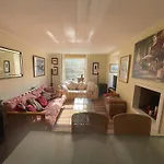 Central Georgian Garden Flat With Free Parking