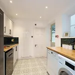 The Haze House - 4 Bed Townhouse
