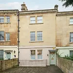 The Haze House - 4 Bed Townhouse