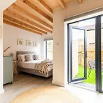 Premium Central House W Parking - Walk Everywhere