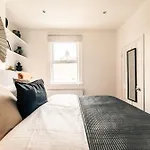 The Broadway Bath - 2 Bedrooms With Parking, Central Bath