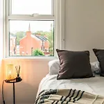 The Broadway Bath - 2 Bedrooms With Parking, Central Bath