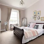 Crescent Green