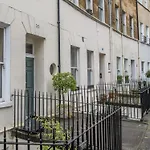 Grosvenor Pad - Lovely 2-Bed Flat - Free On Street Parking