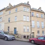 Georgian Garden Apartment - Central Bath