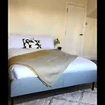 Spacious*Close To City*Parking*Dogs Allowed