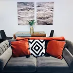 Superbly Located 2 Bedroom Luxury Apartment