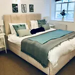 Superbly Located 2 Bedroom Luxury Apartment