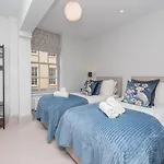 Pass The Keys Stylish 2-Bed Apartment In The Heart Of Bath.