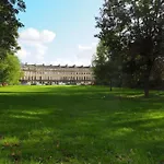 Tranquil House In Bath Centre