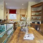 Tranquil House In Bath Centre