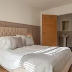 Modern 3 Bedroom House With Parking