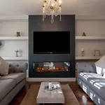 Modern 3 Bedroom House With Parking