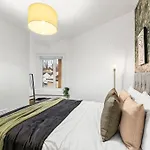 Boutique Abode In Central Bath - Parking