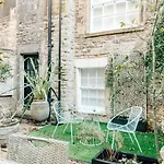 Stunning Central Bath Apartment