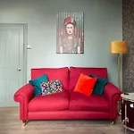 St James Apartment - Central Location
