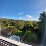 Spacious 4 Bedroom House With Garden, Close To City Centre, 2 Parking Spaces