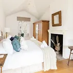 Midford Castle Sport And Wellness Resort