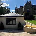 Self Contained 1 Bed House V Near Centre, Parking