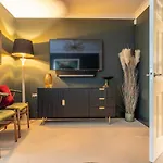 Celebration House - Sleeps 13 - Bath