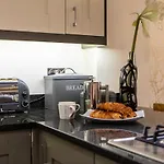 Celebration House - Sleeps 13 - Bath