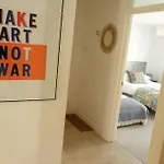 Spacious City Centre Apartment Bath