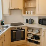 Central Studio Flat With Parking Permit