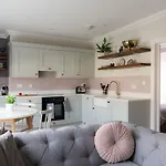 Vesta Central Bath Apartment