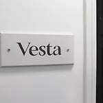 Vesta Central Bath Apartment