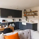 Osric Apartment