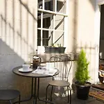 Stunning Royal Crescent Apartment With 3 Bedrooms
