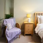 Stunning Royal Crescent Apartment With 3 Bedrooms