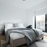 The Cliffside Loft - Distinctly Modern 3 Bdr Riverside Home