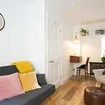 Central Georgian Townhouse With Free Parking