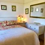 Lauras Townhouse Apartments Dressmakers Salon