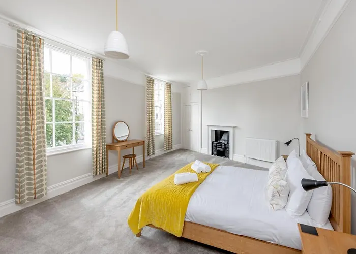 Spacious Maisonette With Parking - 10 Mins Walk From Bath Abbey - 2 Bed & 2 Bath