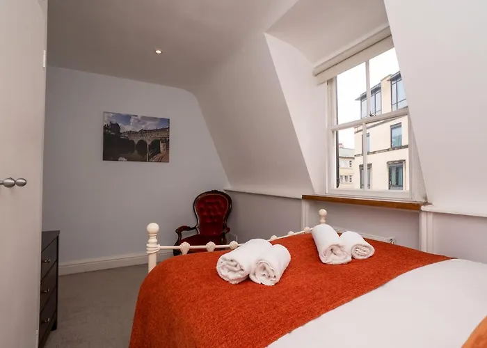 Pass The Keys Centrally Located 3 Bed Townhouse With Garden