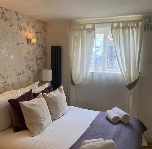4 Kensington Court By Mia Living One Bedroom Apartment With Parking