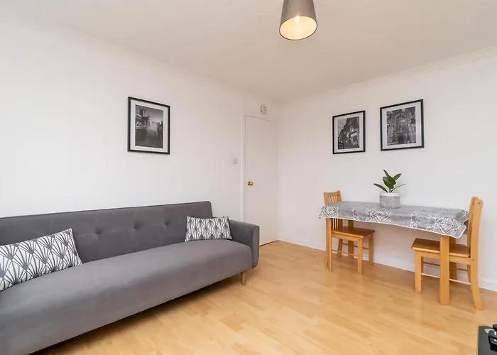 Pass The Keys One Bed Flat With Stunning Views And Free Parking