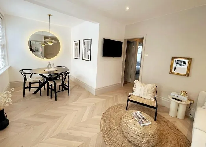 Courtyard Garden, Beautifully Finished Flat - Ba1