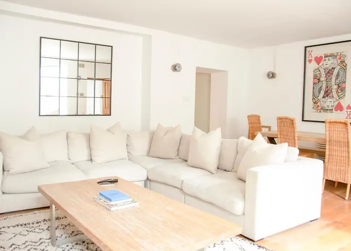 Incredible 3 Bed Basement Flat With Garden