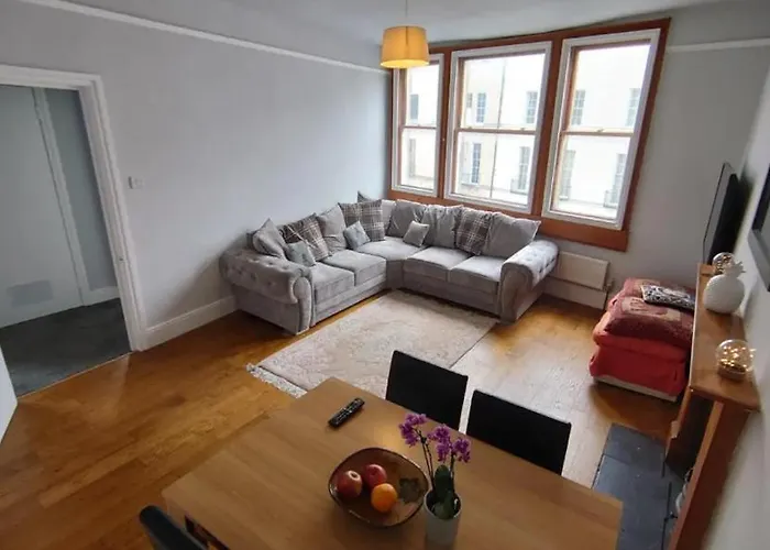 The Henrietta - Central Bath Apartment With Parking