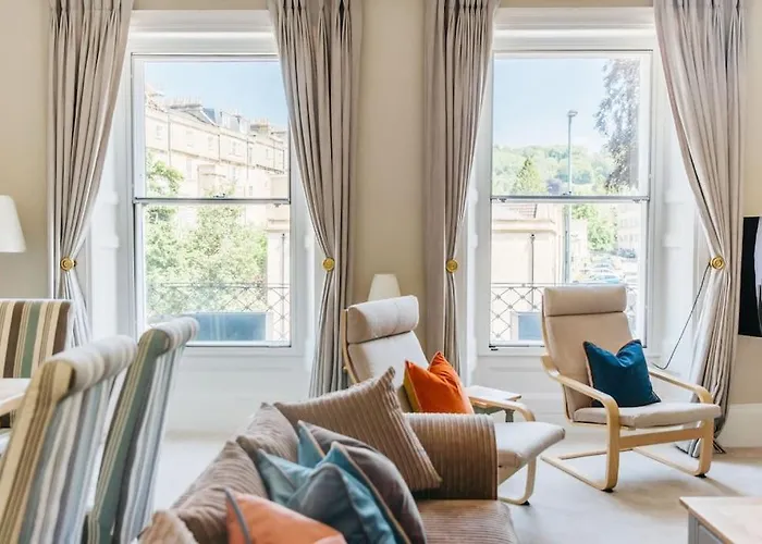 Luxury, Central, Sun-Filled 3 Bed Haven In Bath