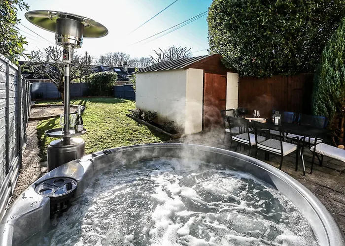 Garden Apartment With Hot Tub