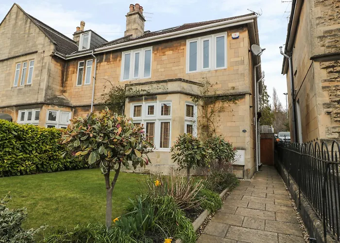 33 Crescent Gardens