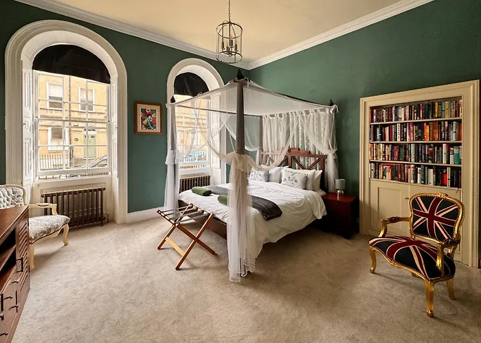 The Pickwick House 2 Bedroom Free Parking