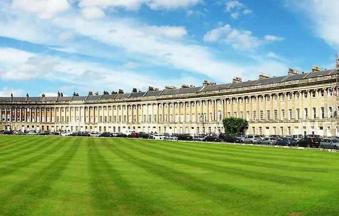 Stunning Royal Crescent Apartment With 3 Bedrooms