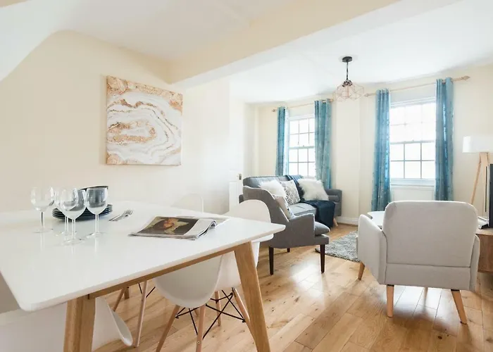 The Lapis Lounge - Large 3Bdr House At River Avon